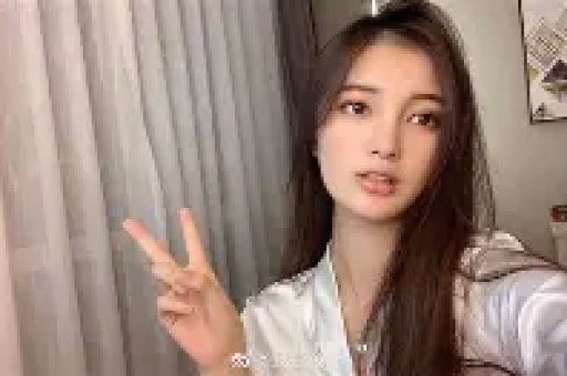1天曝3大瓜！顶流女星签协议、约会激吻、知三当三各个炸裂